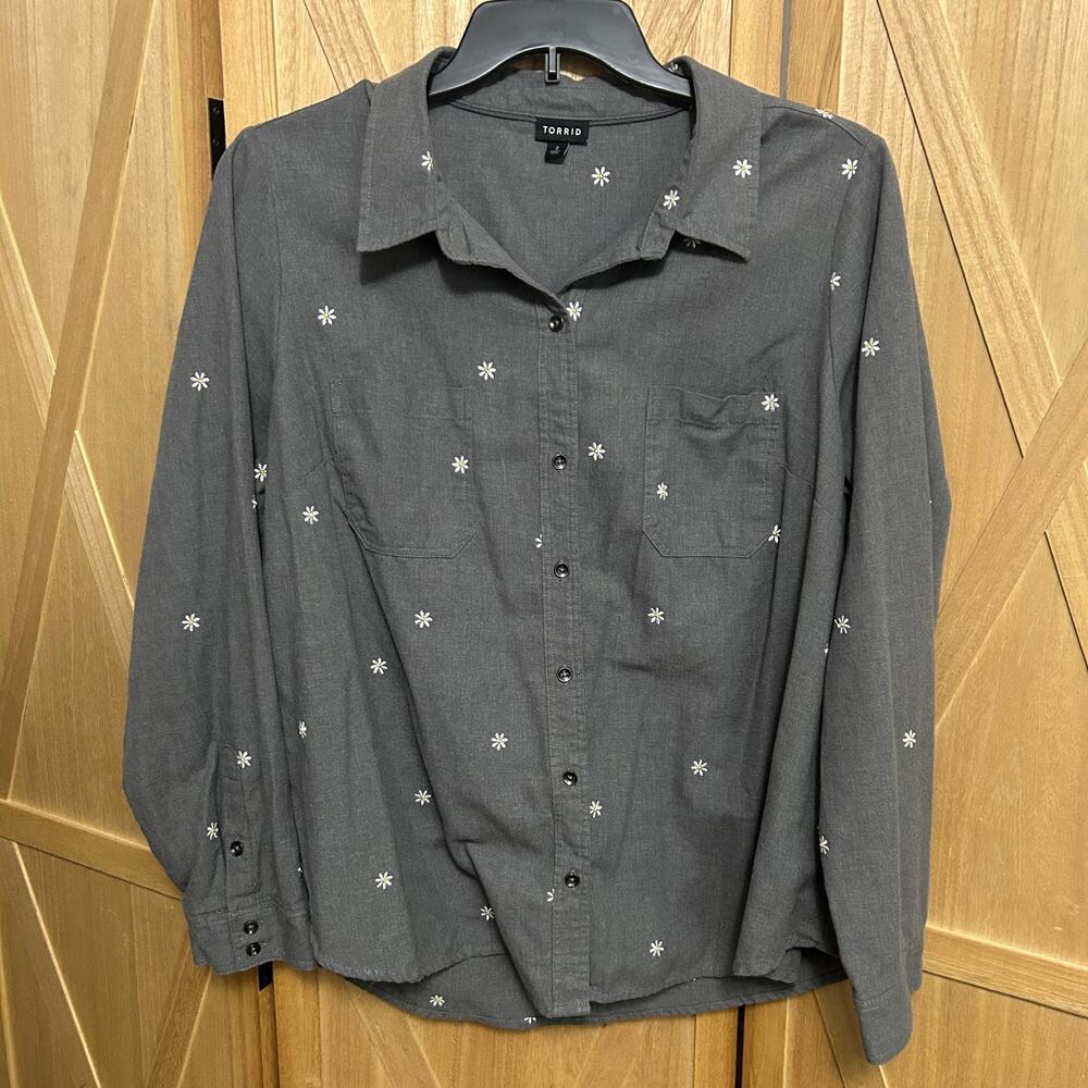 Torrid Grey Daisy Shirt